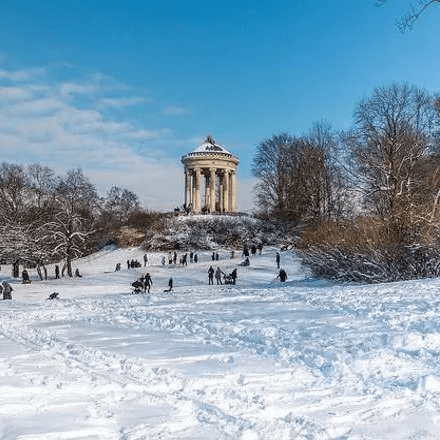 Schlittschuhlaufen München: Kleinhesseloher See im Englischen Garten