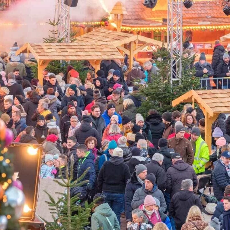 Schlittschuhlaufen München: Weihnachtsmarkt am Flughafen