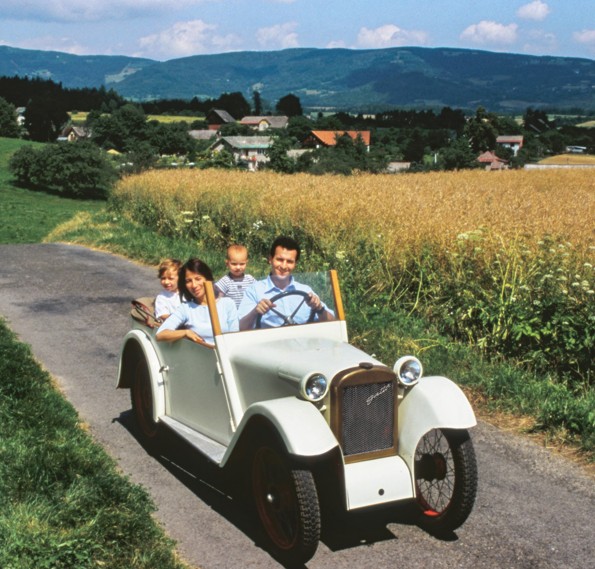 071051_3f80347df1dd8a91fef1fbf963aacf2c39896553_ferdinand-porsche-der-letzte-gatter-zugeschnitten-quelle-familienarchiv-gatter.webp