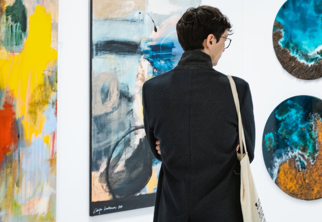 034946_9e362b06ee9dfecfcffd38adc12b8d76ef7b76cf_artmuc-kunstmesse-c-by-isabella-kilian-no-121.webp