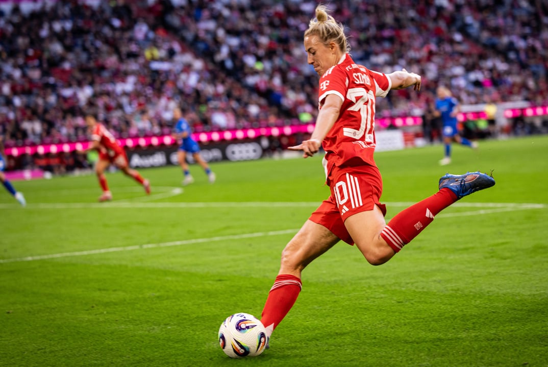 092219_6a10995b9b2f1824df05f04556eab2d709b067a5_simon-fcbayernfrauen-bayerleverkusen-fbl-250906-ab-ab2-9804.webp