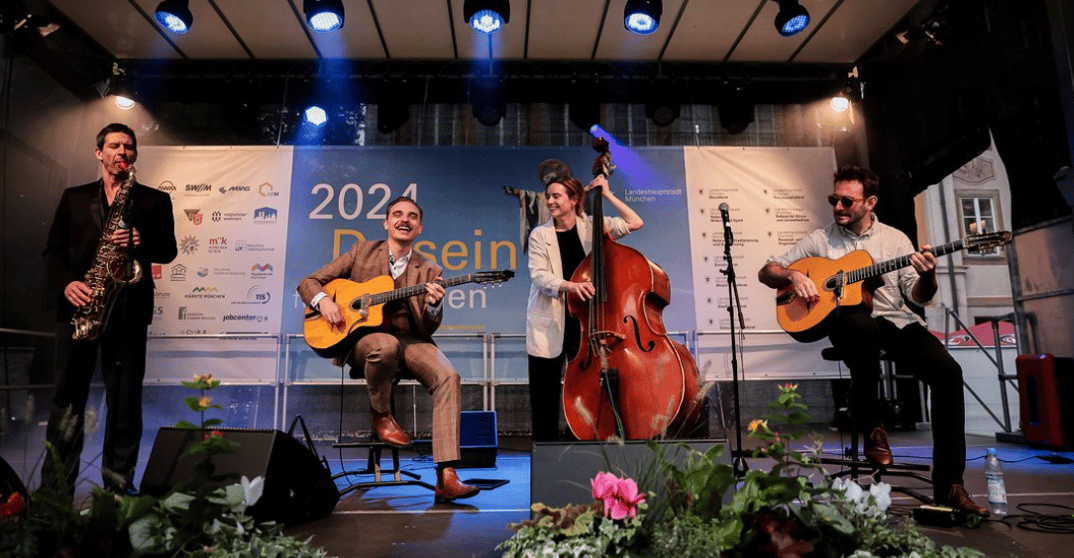 064131_18e049929bdd02544619ee5f2734a7b8402bd74e_julia-hornung-collectif-django-c-leonhard-simon.webp