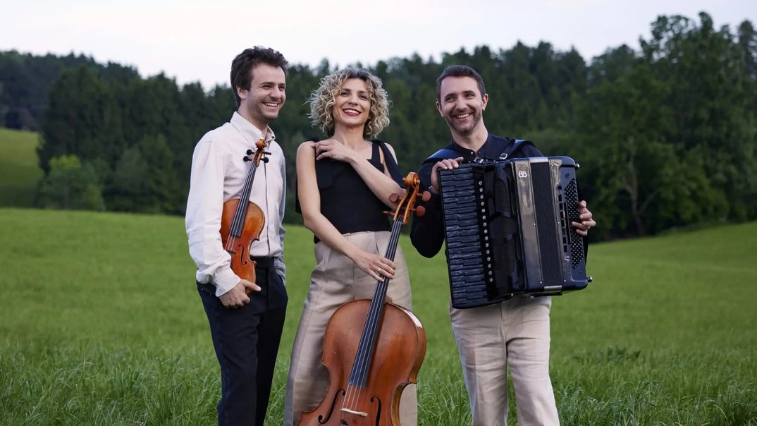 013755_7aa356e5d821de678bcc9ae606df4978d6b4c8d1_dt-trio-wellcaru-c-emmanuel-klampa-in.webp