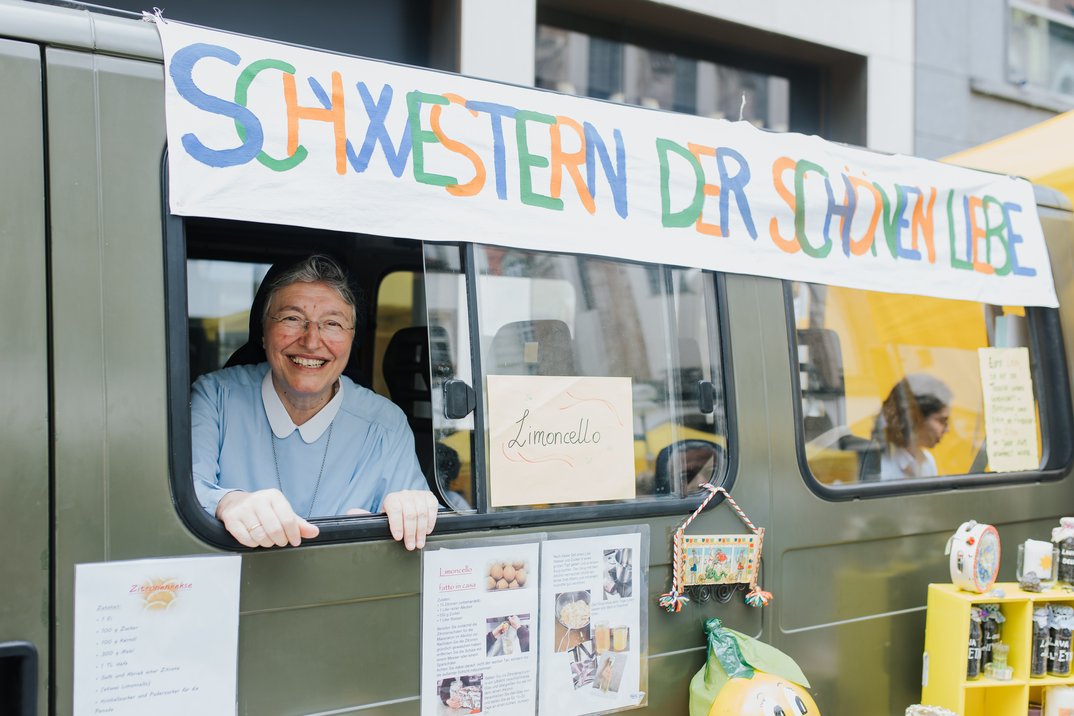 095113_54d65c34198815d047489b323d85aa6393978790_sonntag-bennofest-85.webp