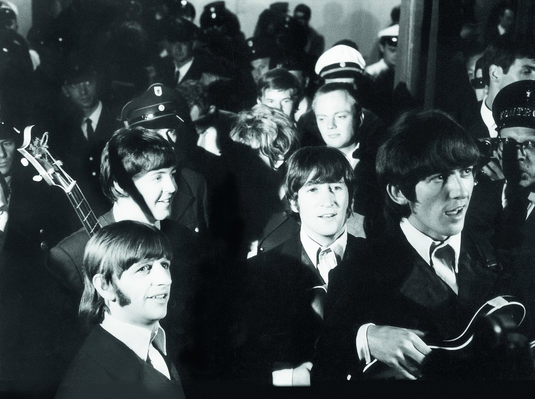 062509_dbba8818a4f5bca6357a37ca4631acc92898a2f5_beatles-backstage-archiv-hauke.webp