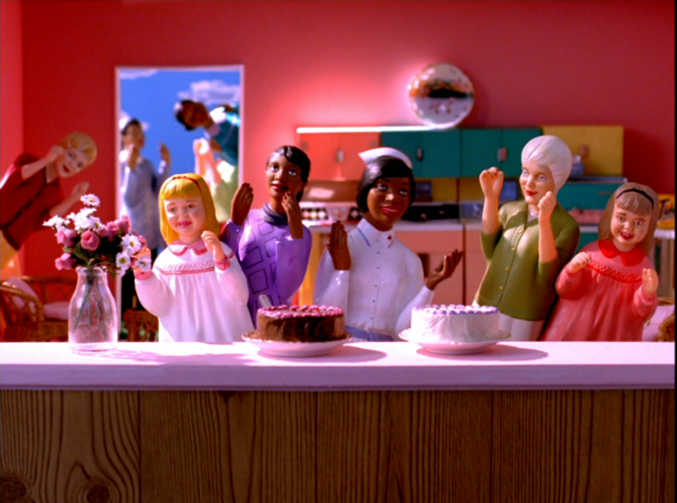 060144_7b465afa2c63c4791eb0cb0c8c11ffce7b64bab7_laurie-simmons-dollhouse.webp