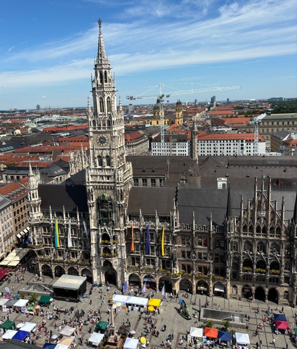 043100_39e4cca73253a8463775c1fd5dcf16bef1657699_vogelperspektive-aelbsthilfetag-muenchen.webp