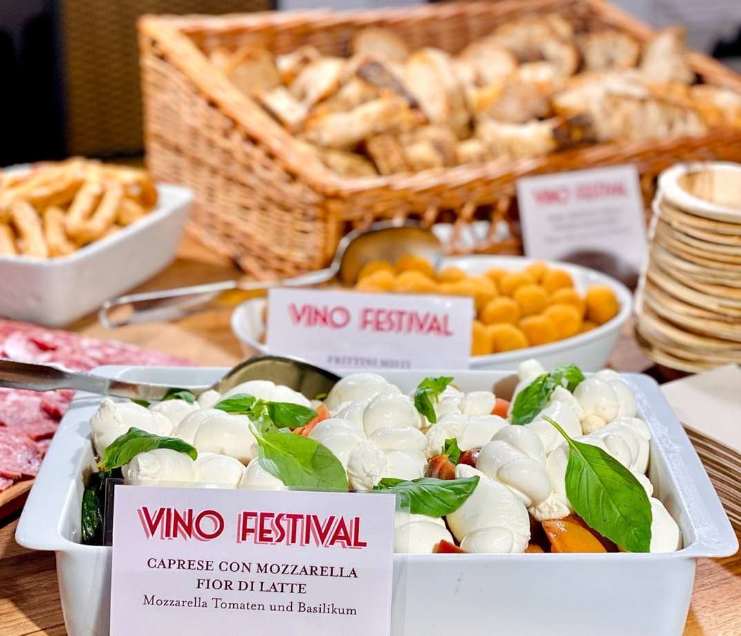 040955_2e80b2d4cd44d29d1816fb8960a989f57701bf74_eataly-vino-festival-mangiare-in.webp