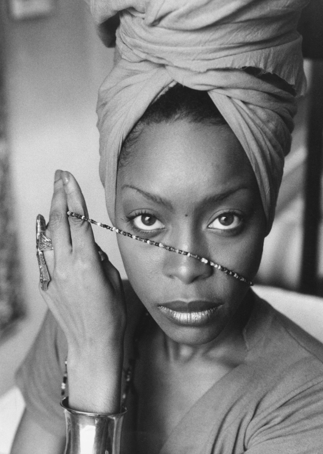 055346_231c58a38a9fcf683ea2391ab117d0c17f08bb1a_erykah-badu-20x13-300dpi-c-pakzad.webp