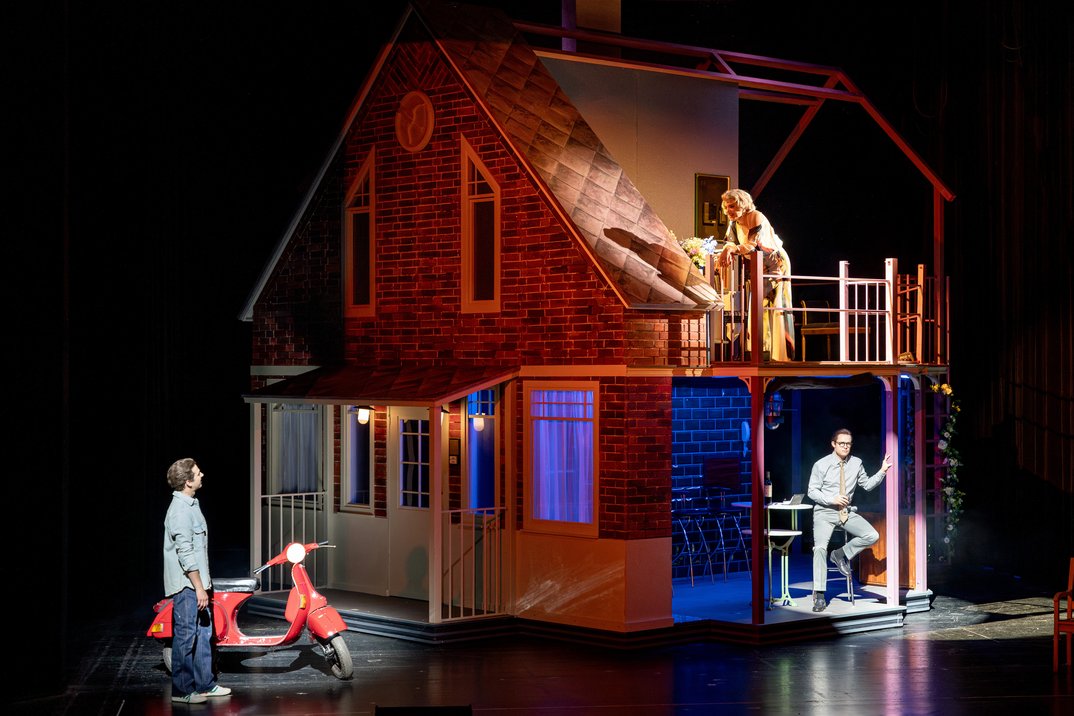023108_7fd7bc49e3207a7b990b17e4a89b08f9874e0585_hello-again-das-musical-bild-01-credit-tom-schulze.webp